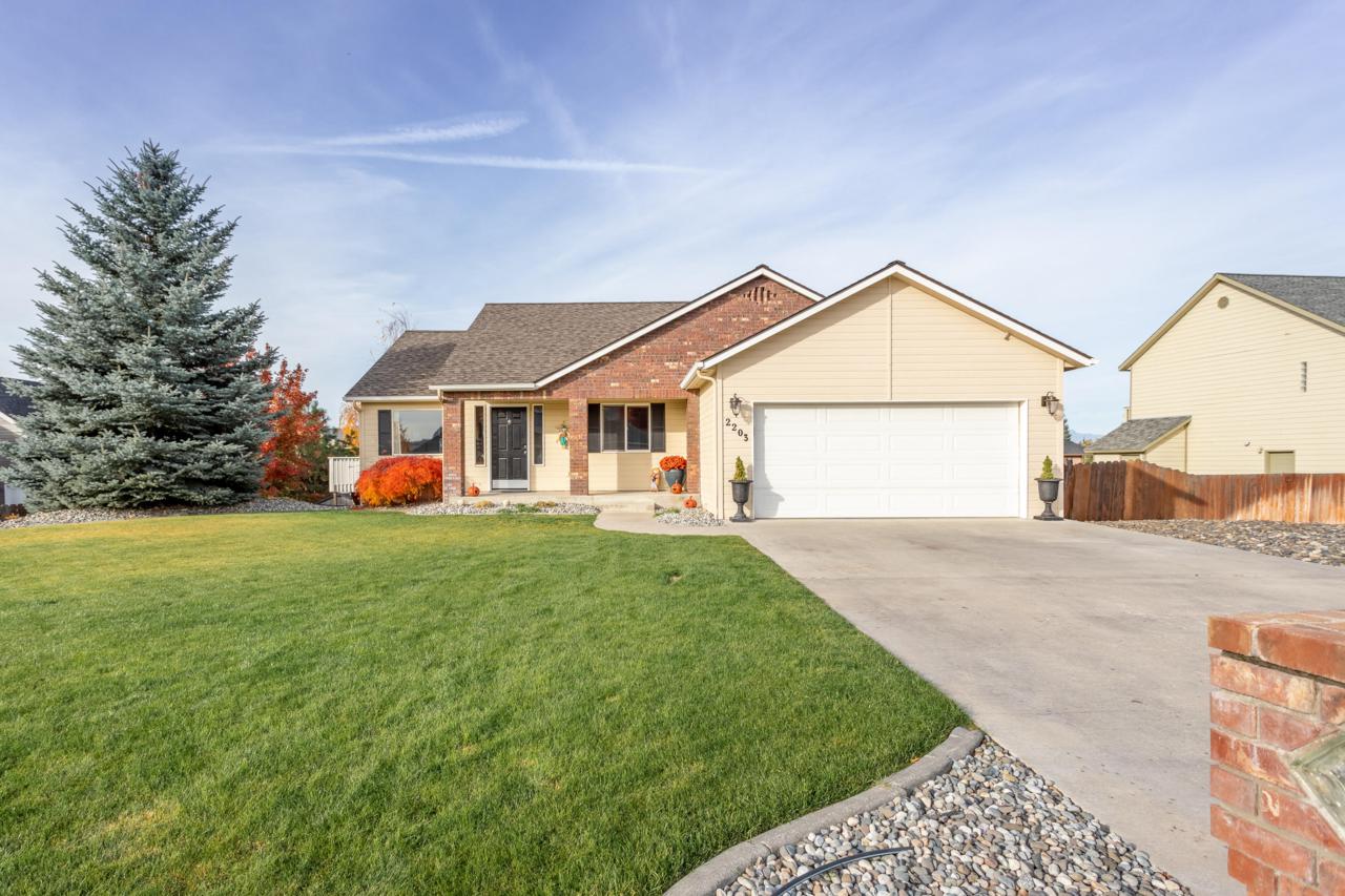 2203 Inglewood Dr - Photo 1
