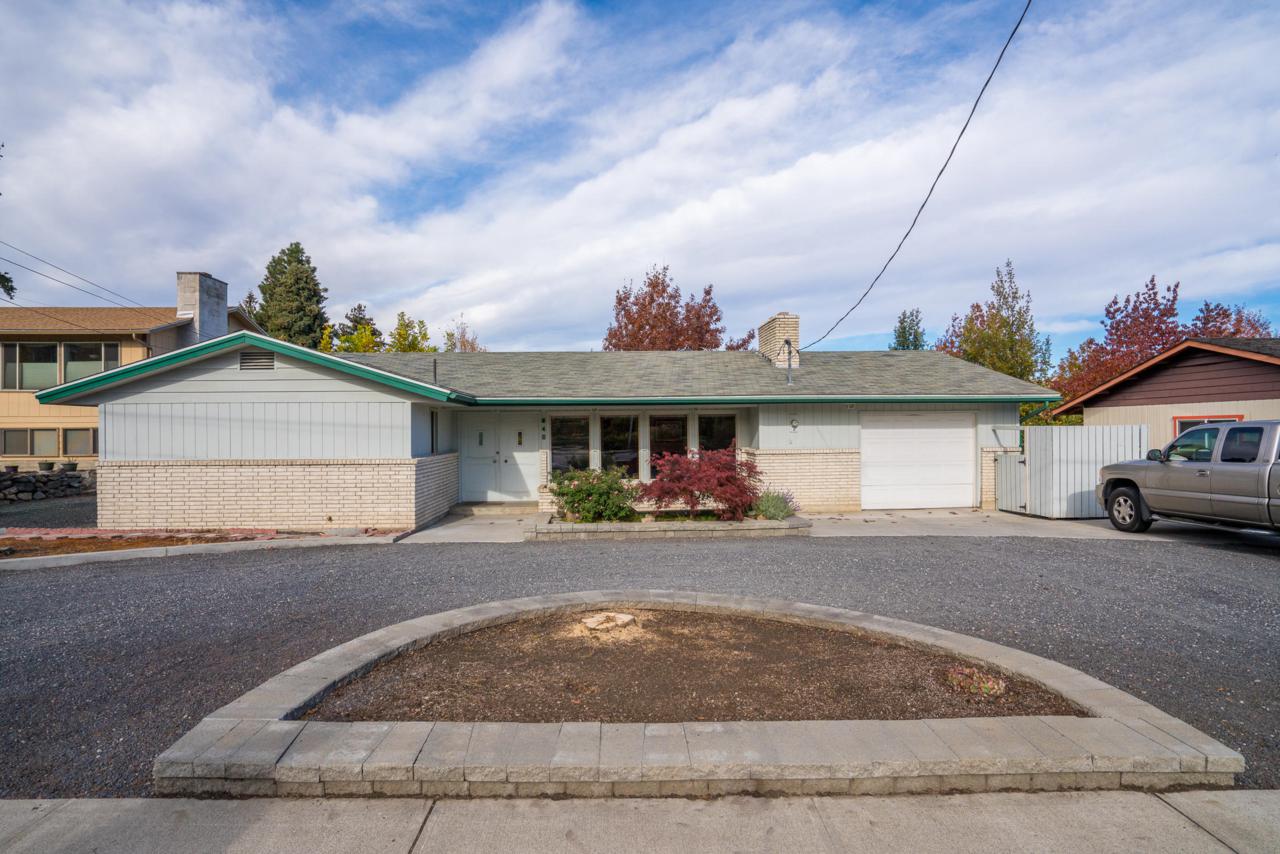 840 Crawford Ave - Photo 1
