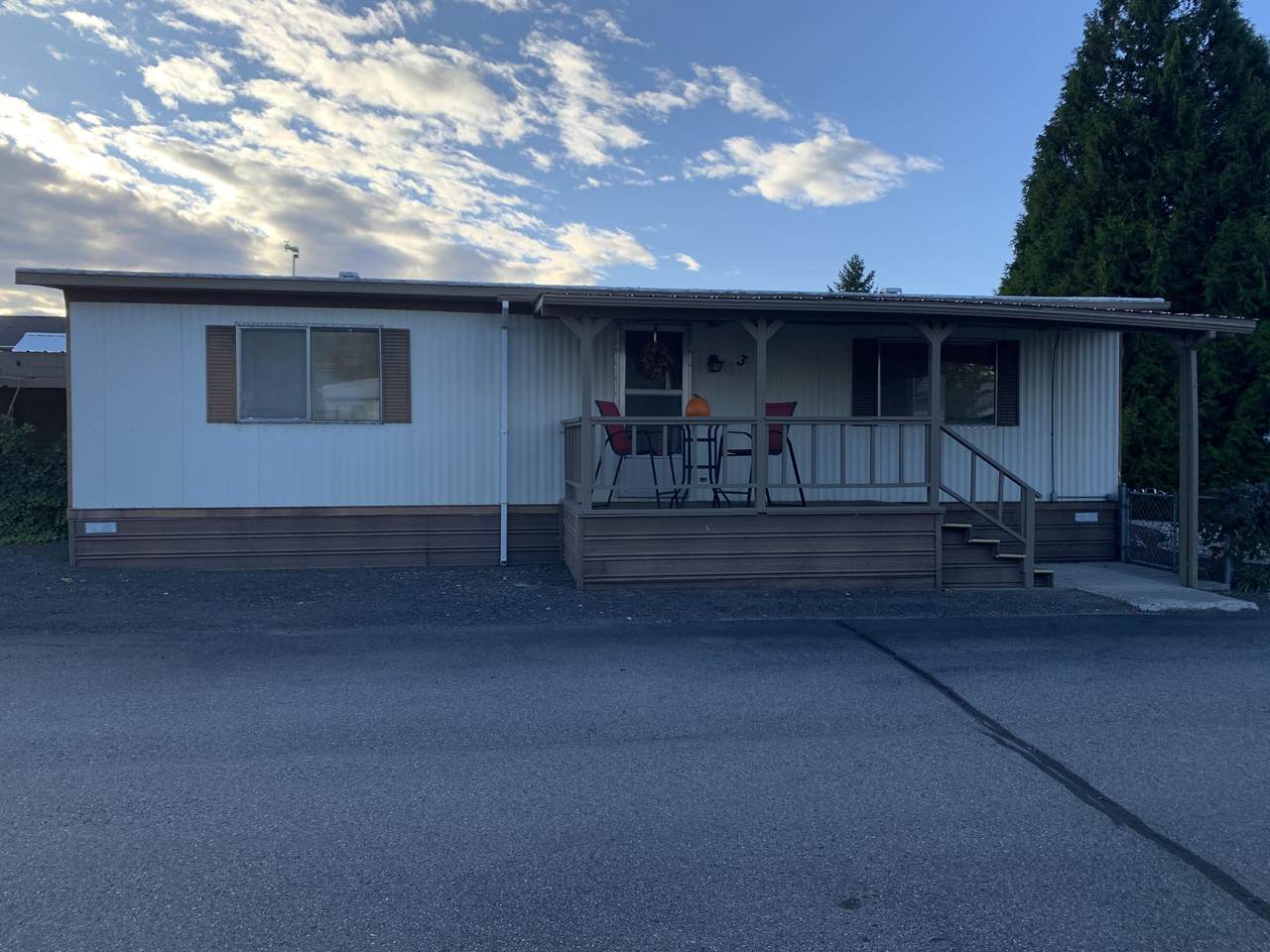 1311 Maple St - Photo 1