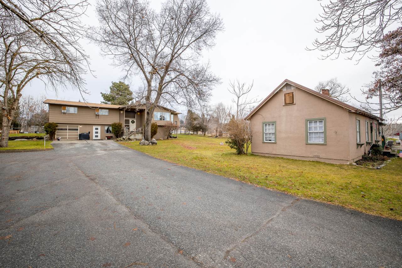 415 & 421 Baker - Photo 1