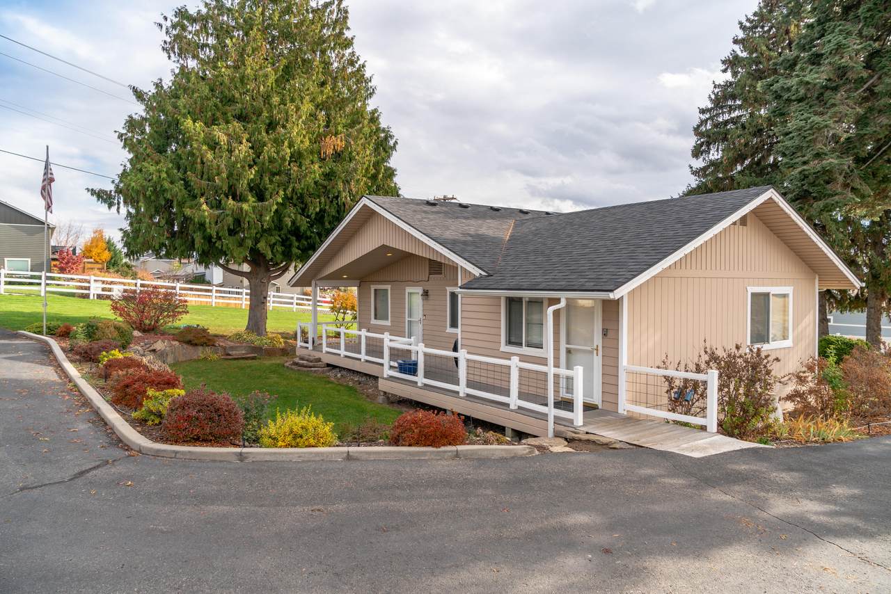 548 James Ave - Photo 1