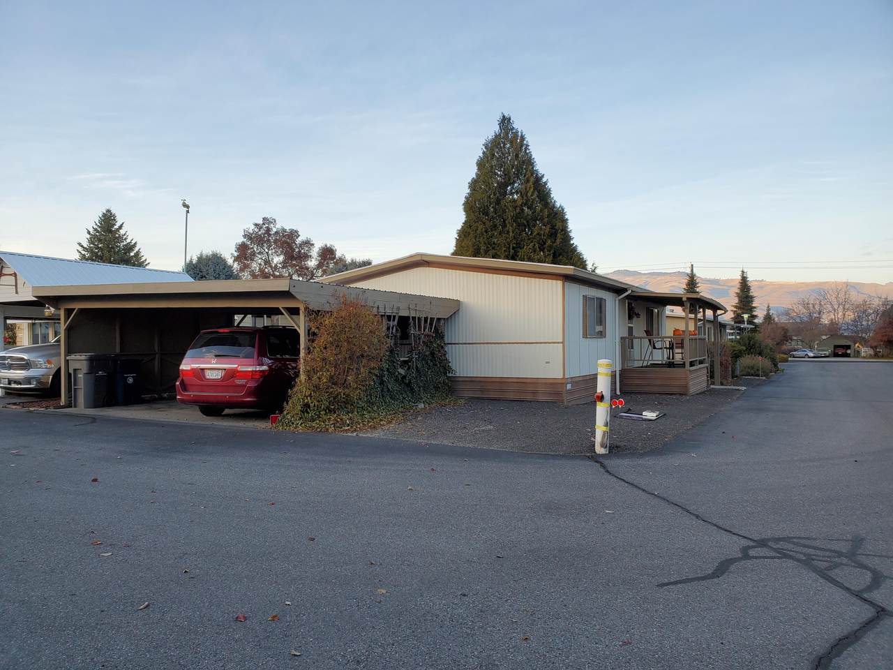 1311 Maple St - Photo 1