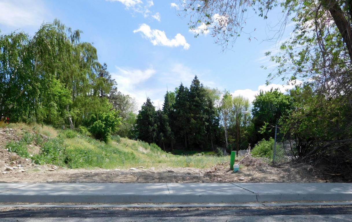230 5th St - Photo 1