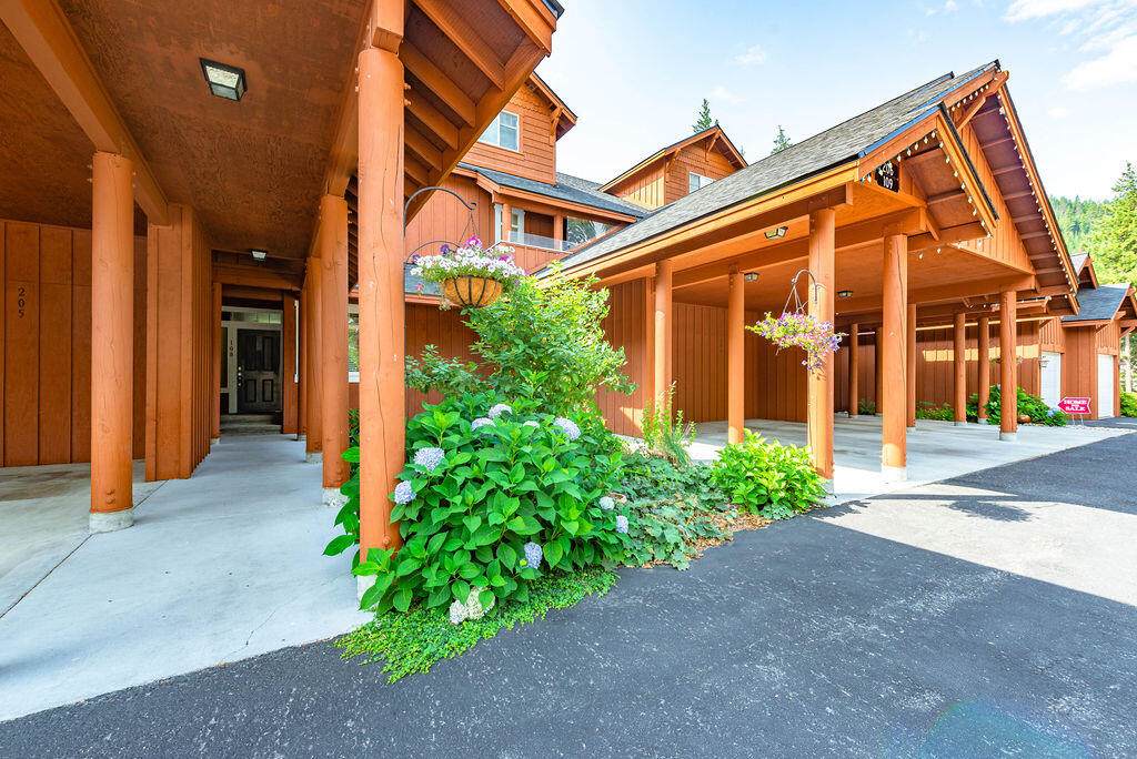 20701 Club House Dr - Photo 1