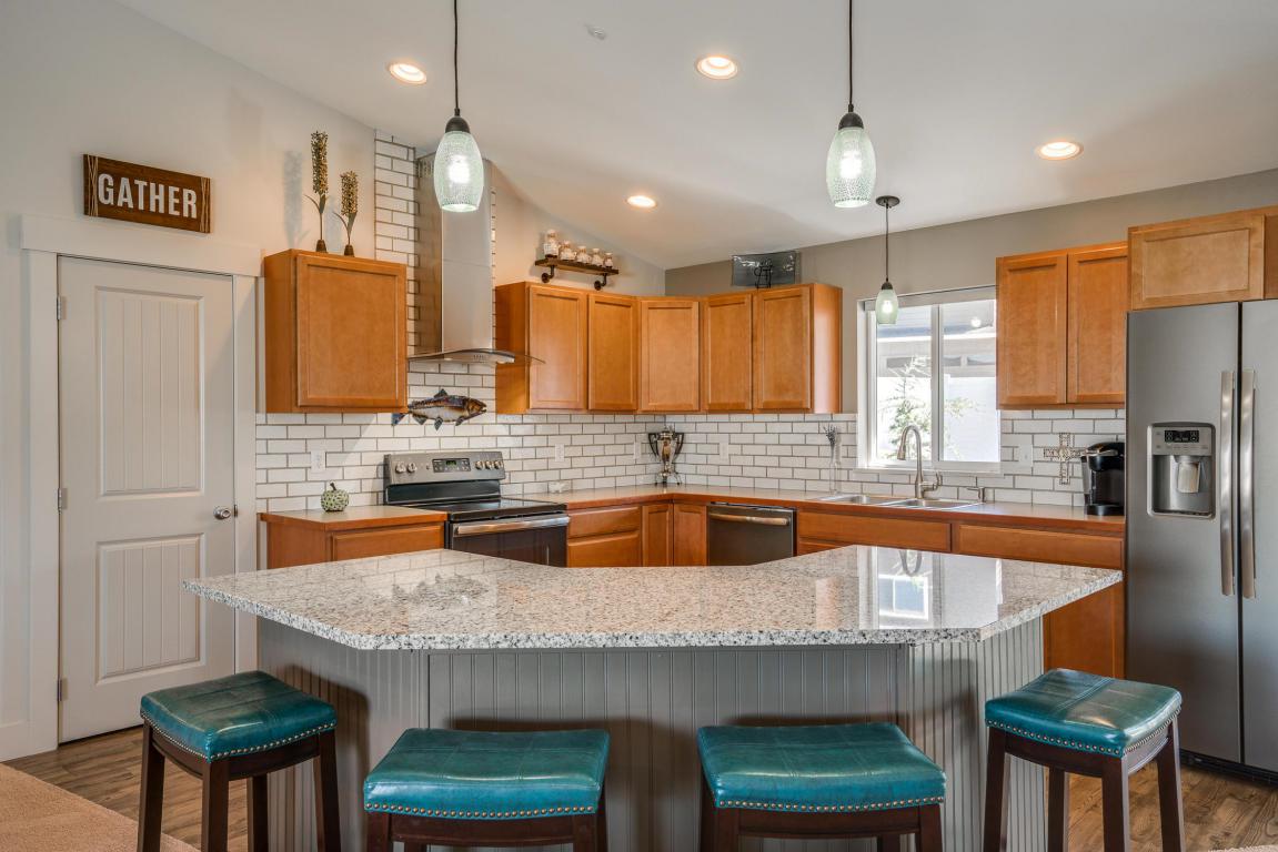 444 Hawthorn Ct - Photo 1