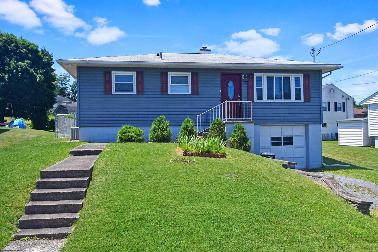 120 Boxwood Lane - Photo 1