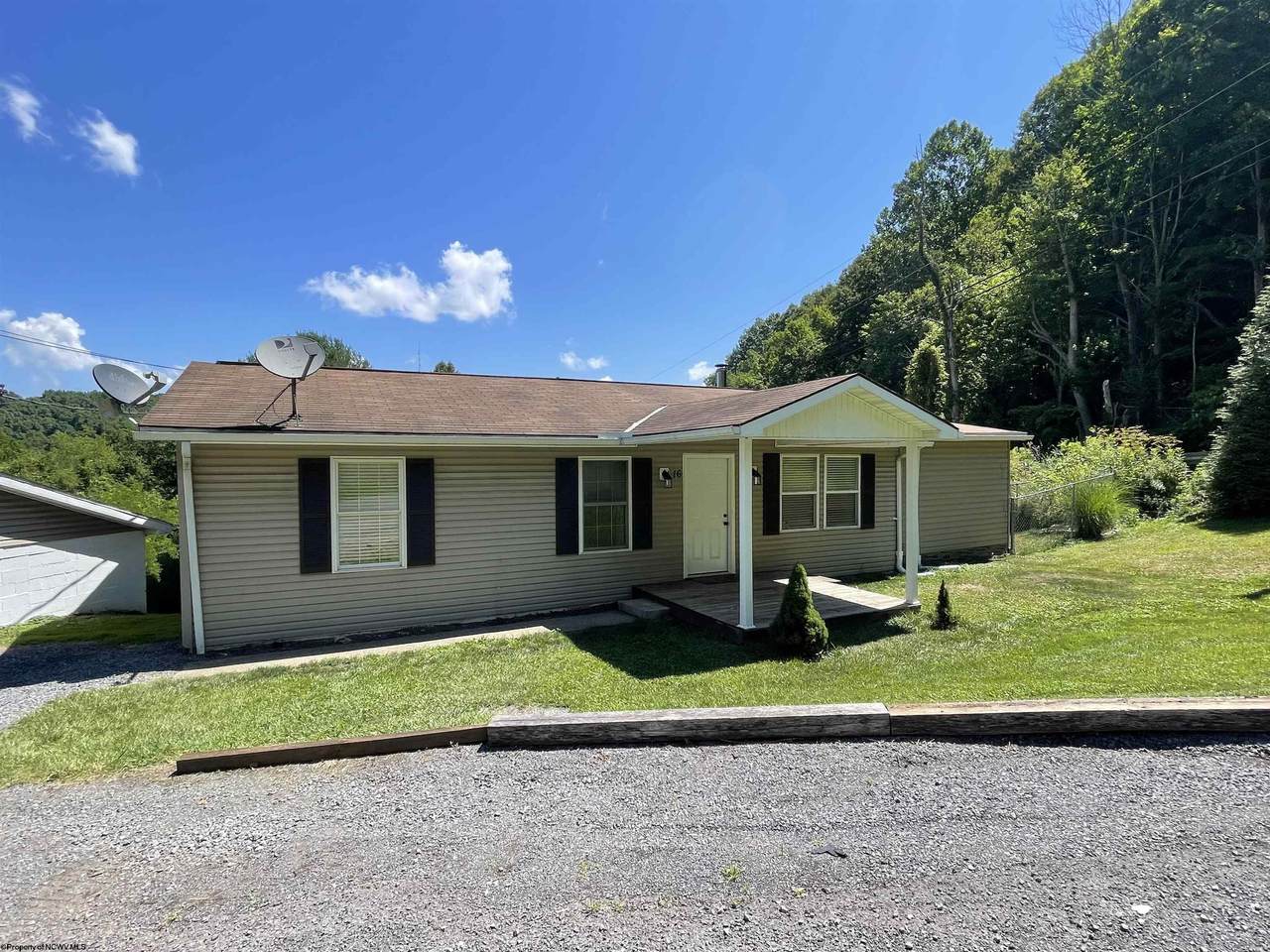 16 Bluegrass Drive - Photo 1