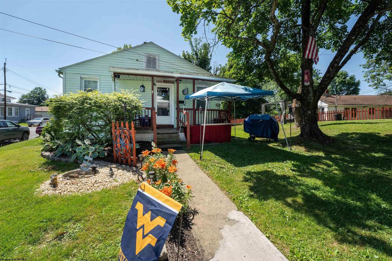 321-323 Riverview Avenue - Photo 1