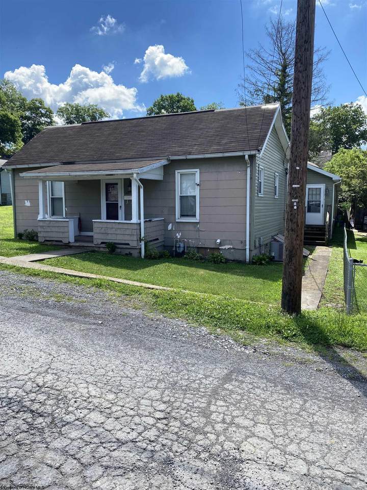 327 Main Avenue - Photo 1