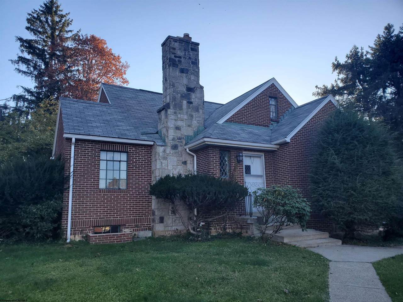 211 Circle Drive - Photo 1