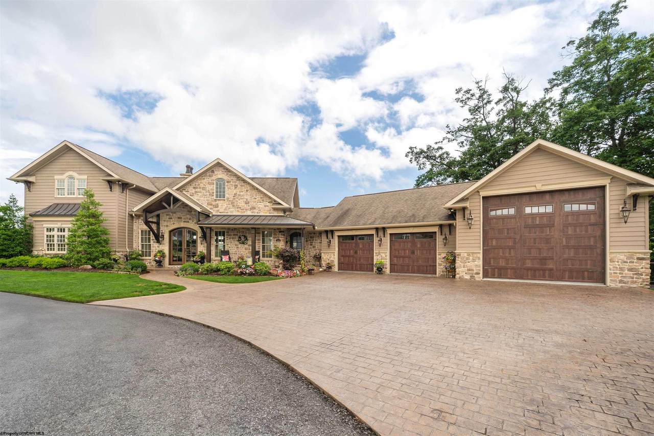 1009 Summit Drive - Photo 1