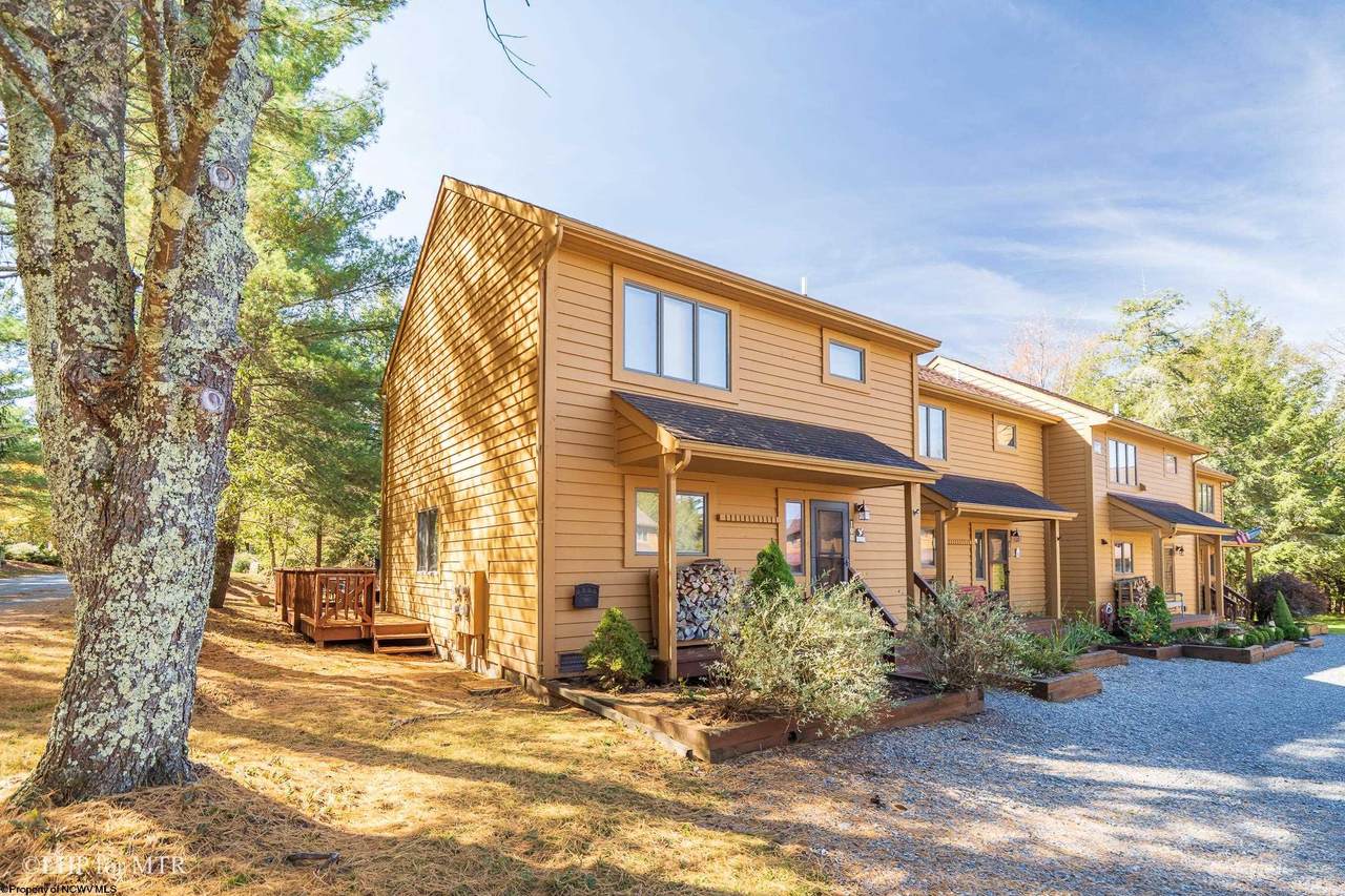 448 Deerfield Circle - Photo 1