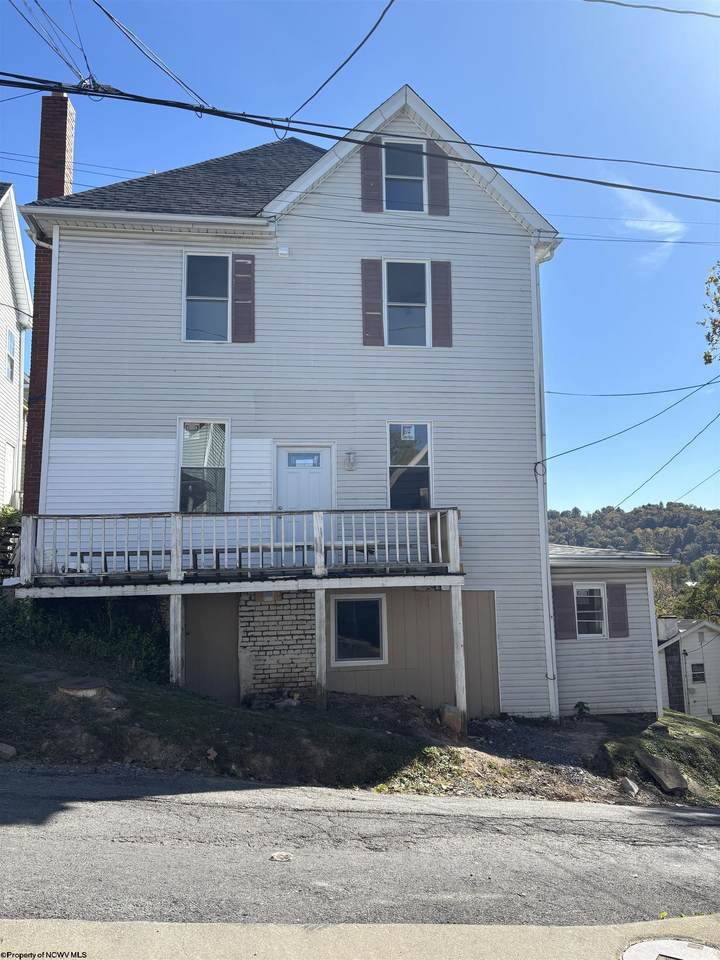 442 Baird Street - Photo 1