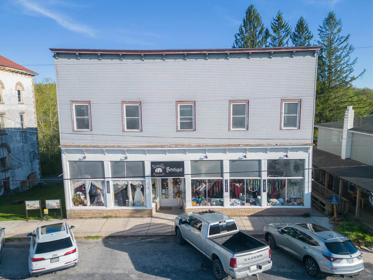 437 William Avenue - Photo 1