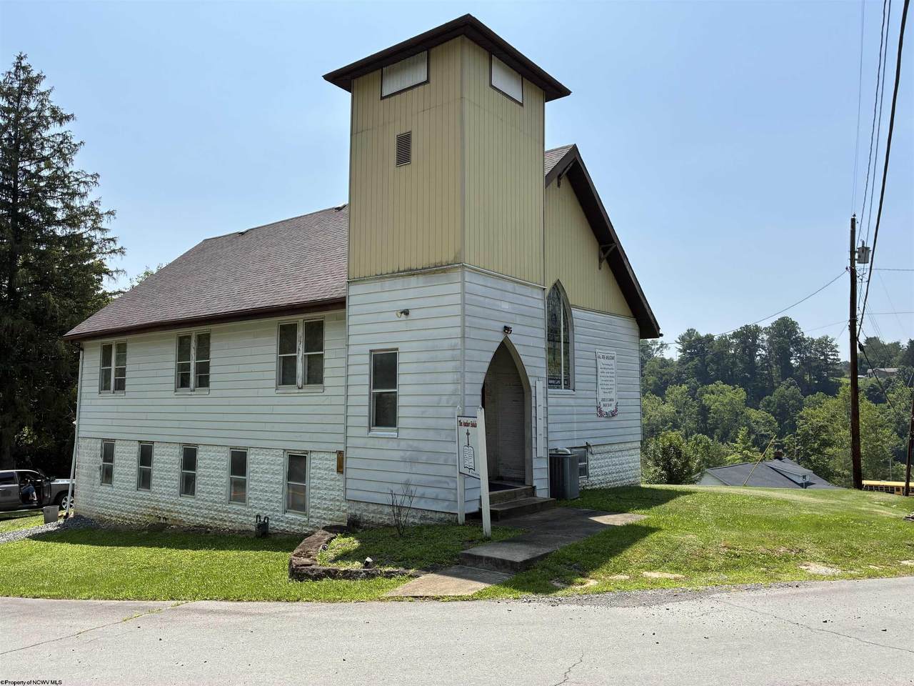 1276 Hoult Road - Photo 1