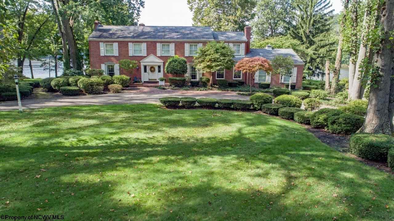 445 Lakeview Manor Drive - Photo 1