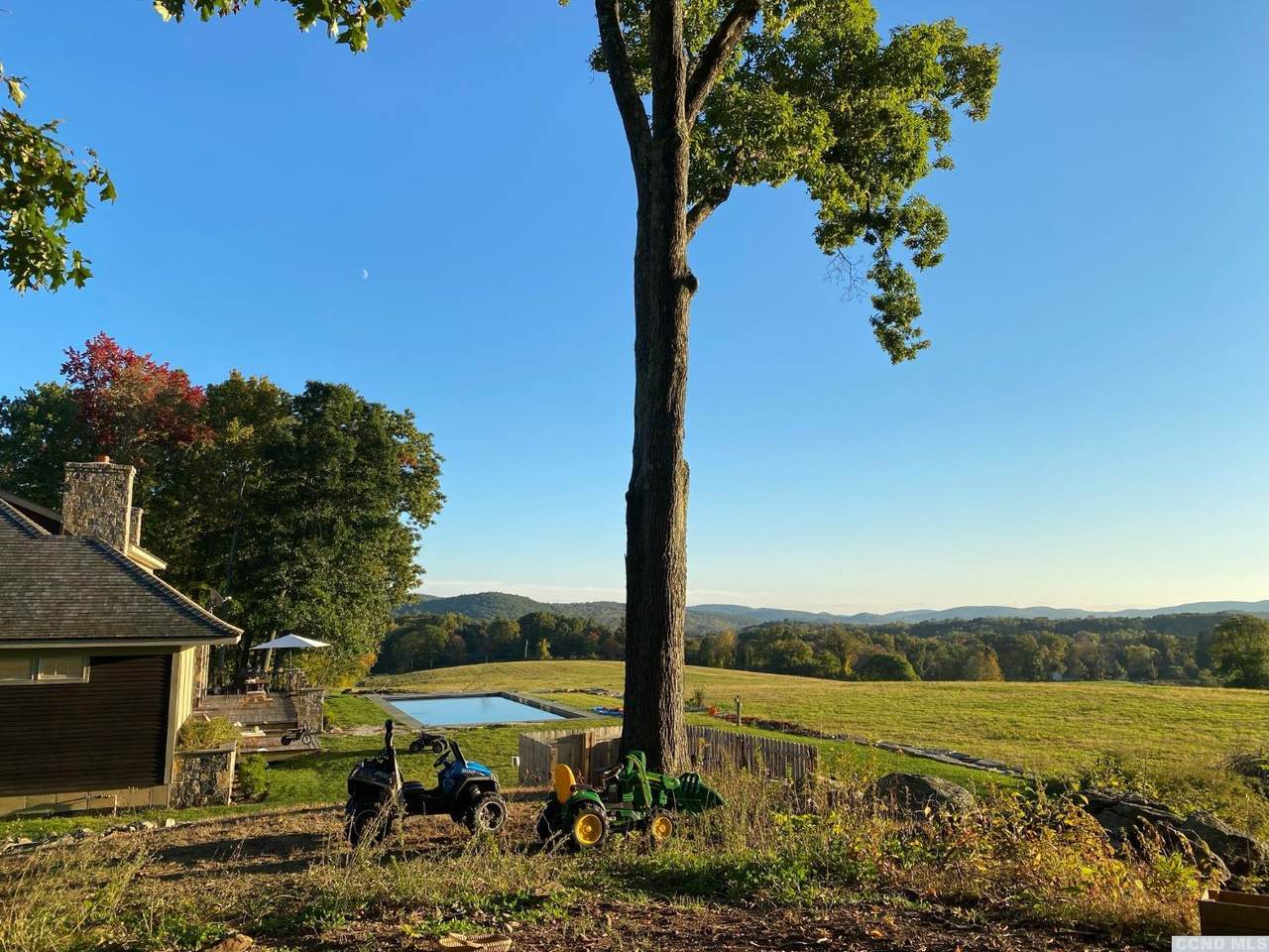 121 Quaker Hill Road - Photo 1