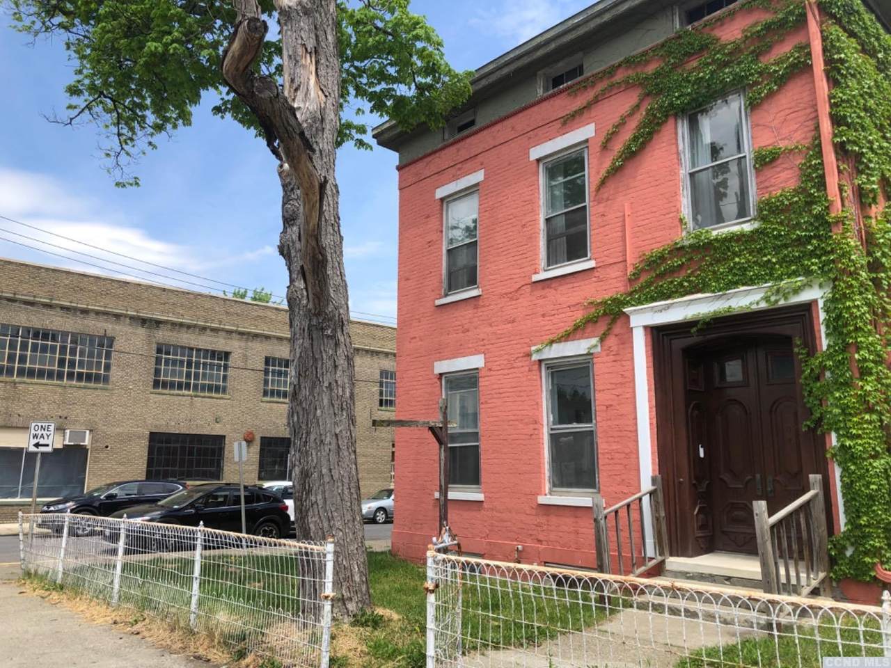802 Warren Street - Photo 1