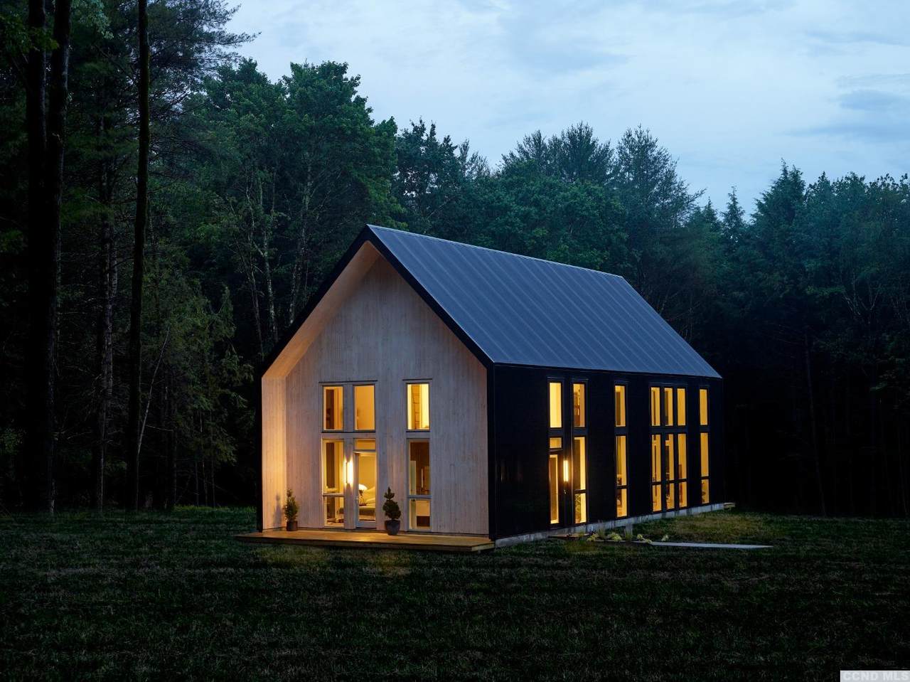 4 Van Derburgh - Photo 1