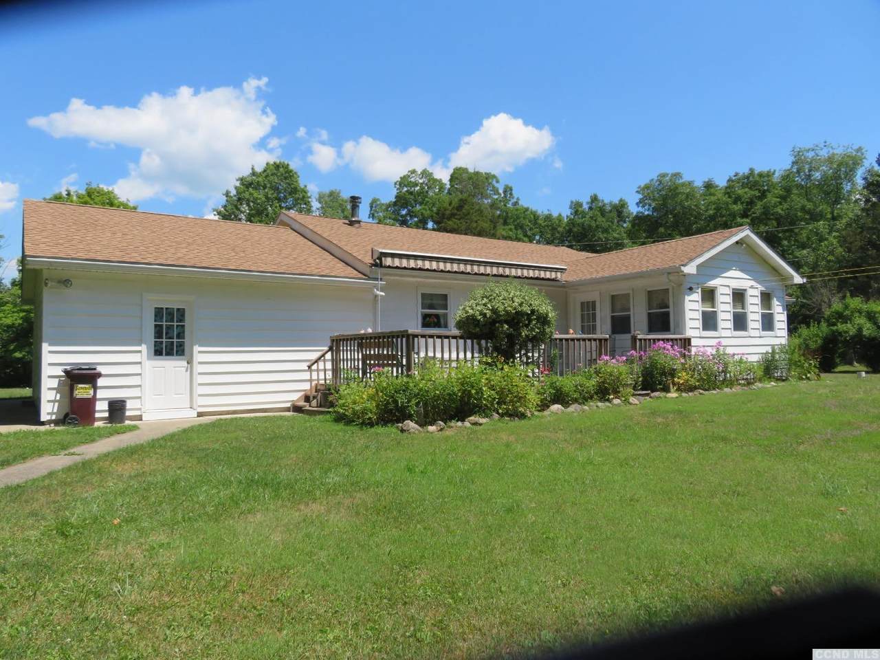 24 Lakeview Drive - Photo 1