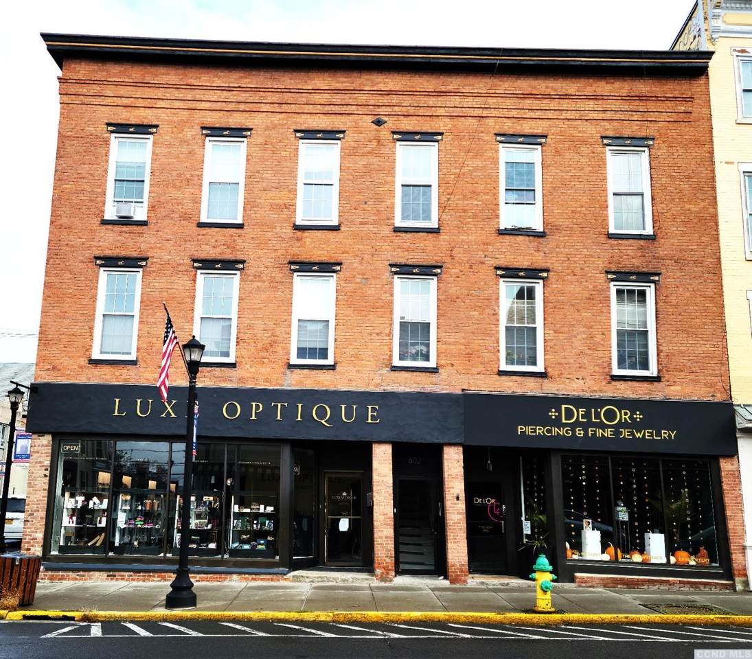 602 Warren Street - Photo 1