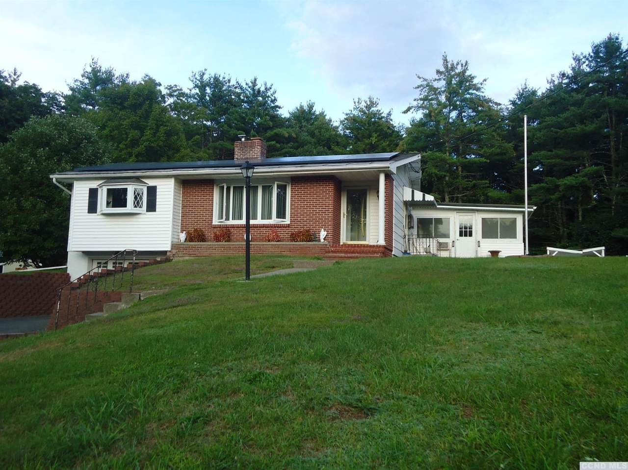 388 Roosevelt Avenue - Photo 1