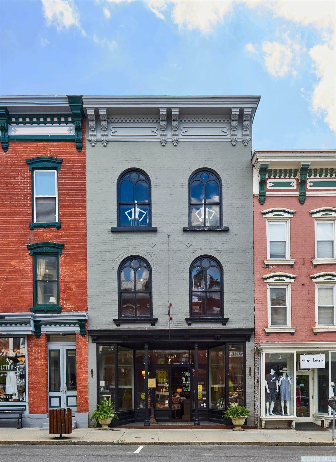 441 Warren Street - Photo 1