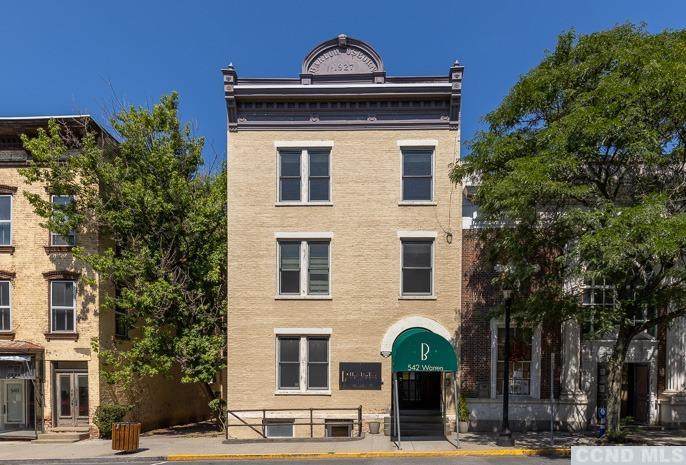542 Warren Street - Photo 1
