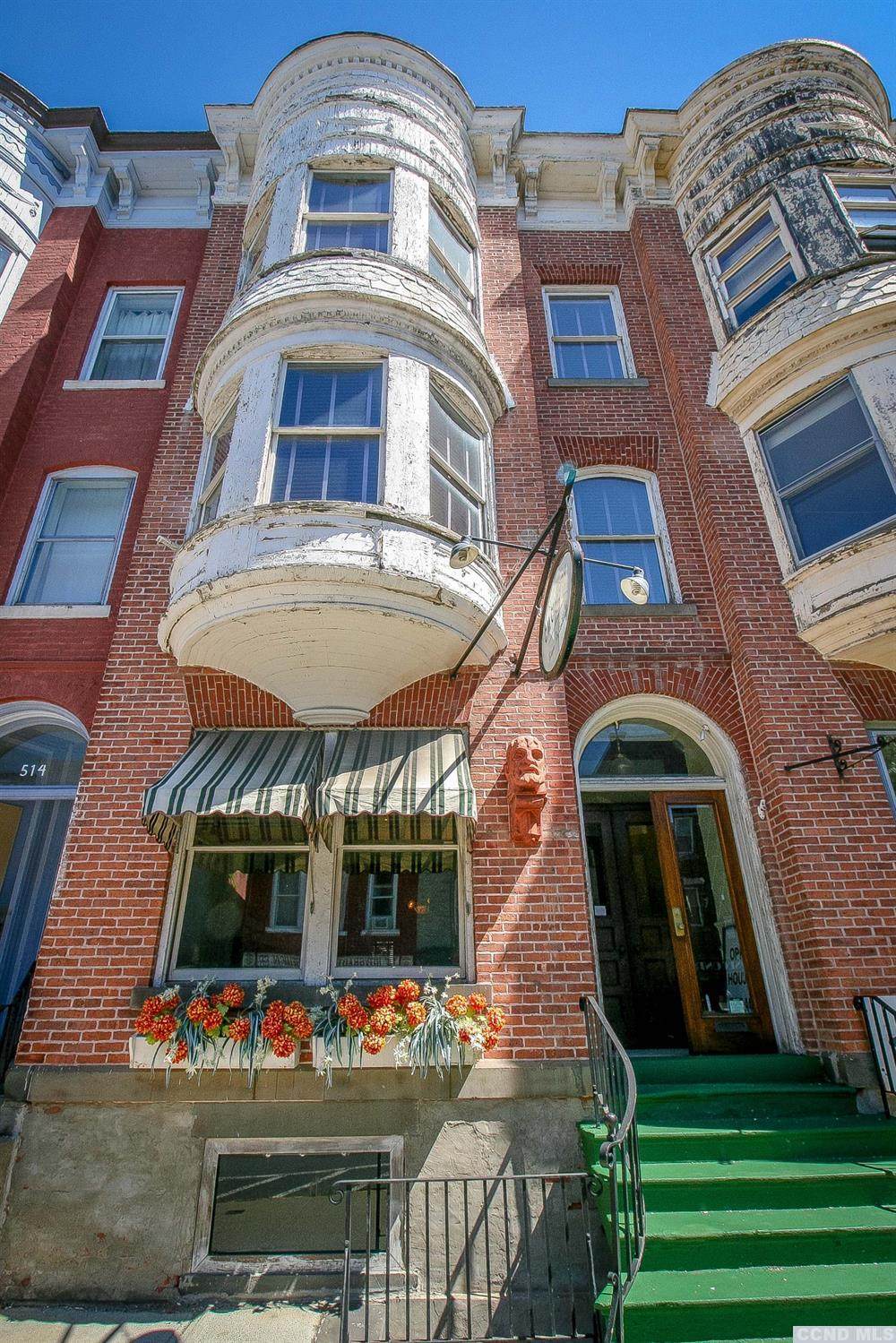 516 Warren Street - Photo 1
