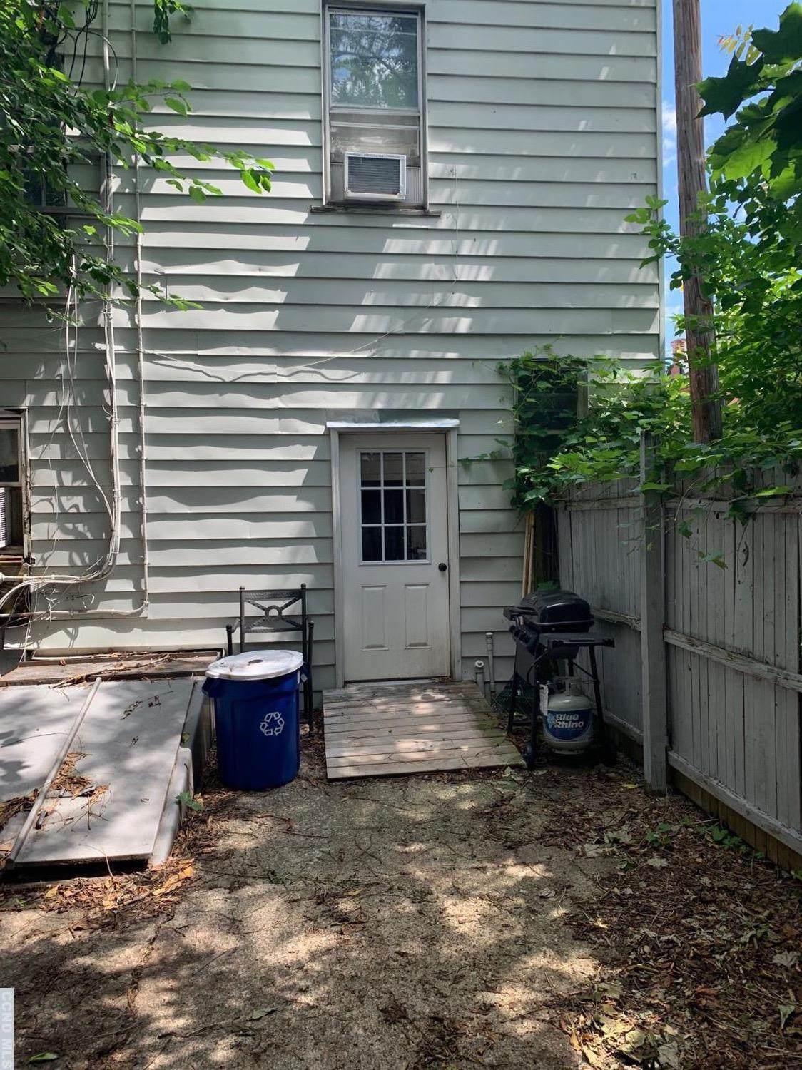 409 Warren - Photo 1
