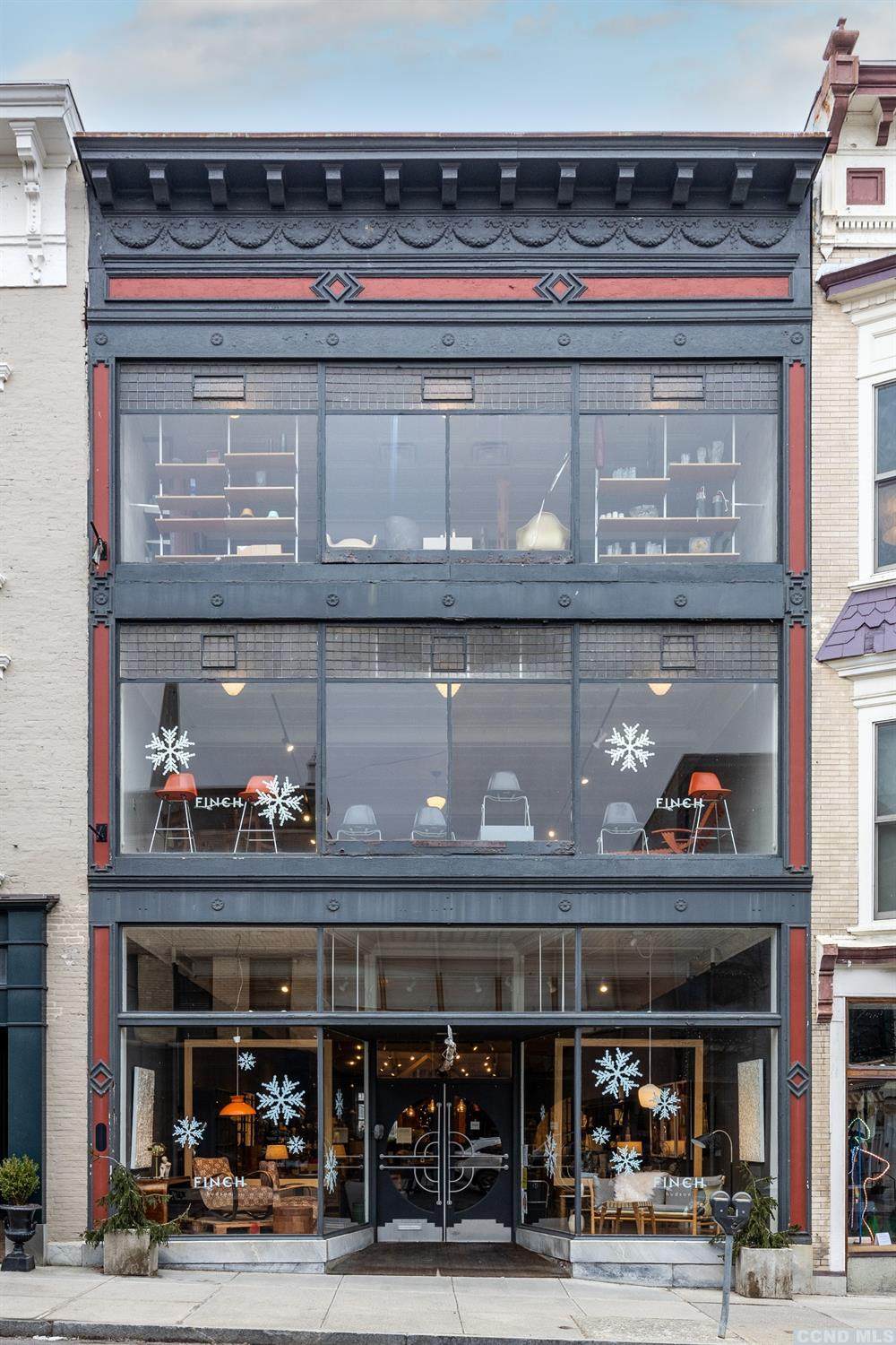 555 Warren Street - Photo 1