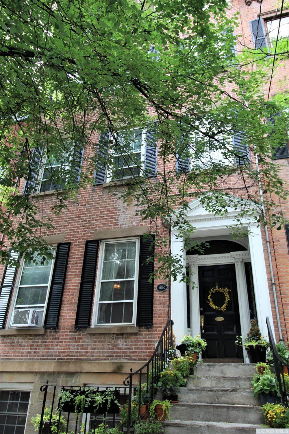 94 Chestnut St - Photo 1