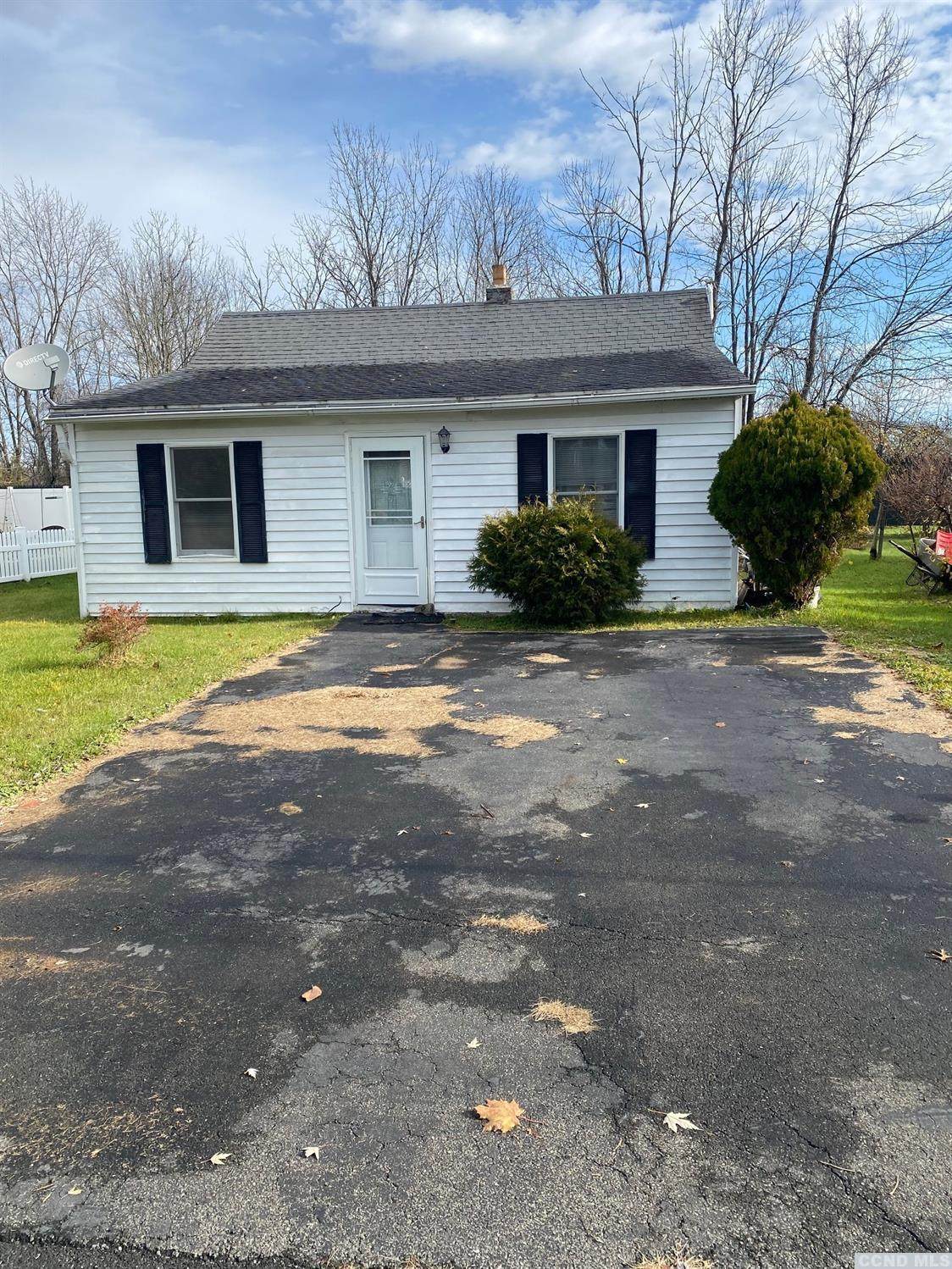 37 Lawrence Avenue - Photo 1