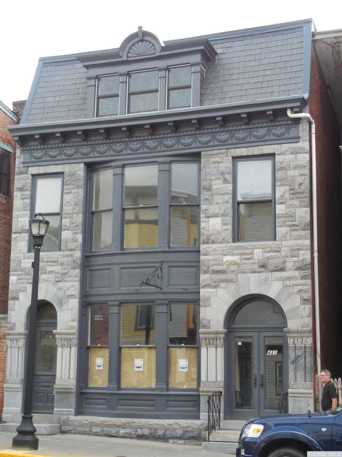 431 Warren Street - Photo 1