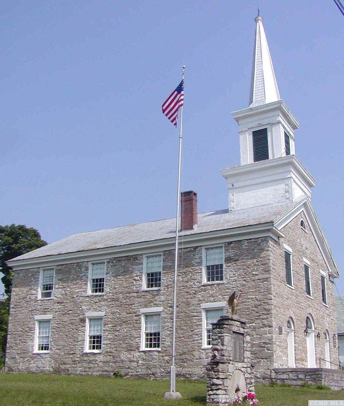 1100 Main St - Photo 1