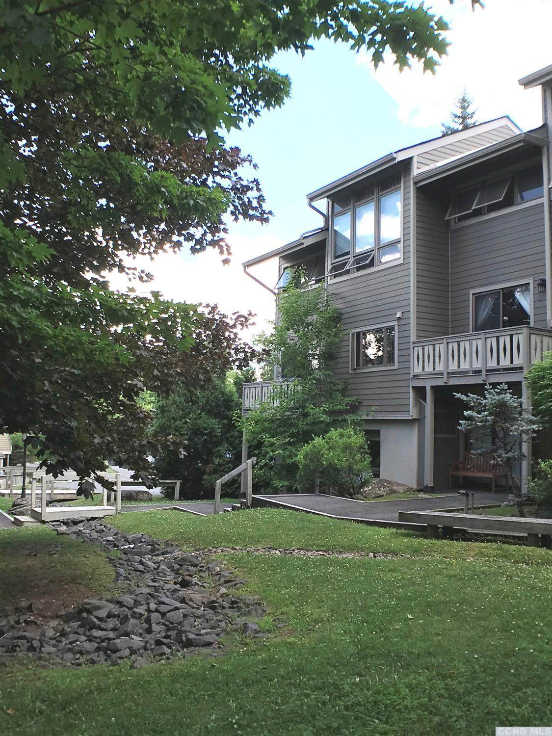 92 Highlands Dr - Photo 1