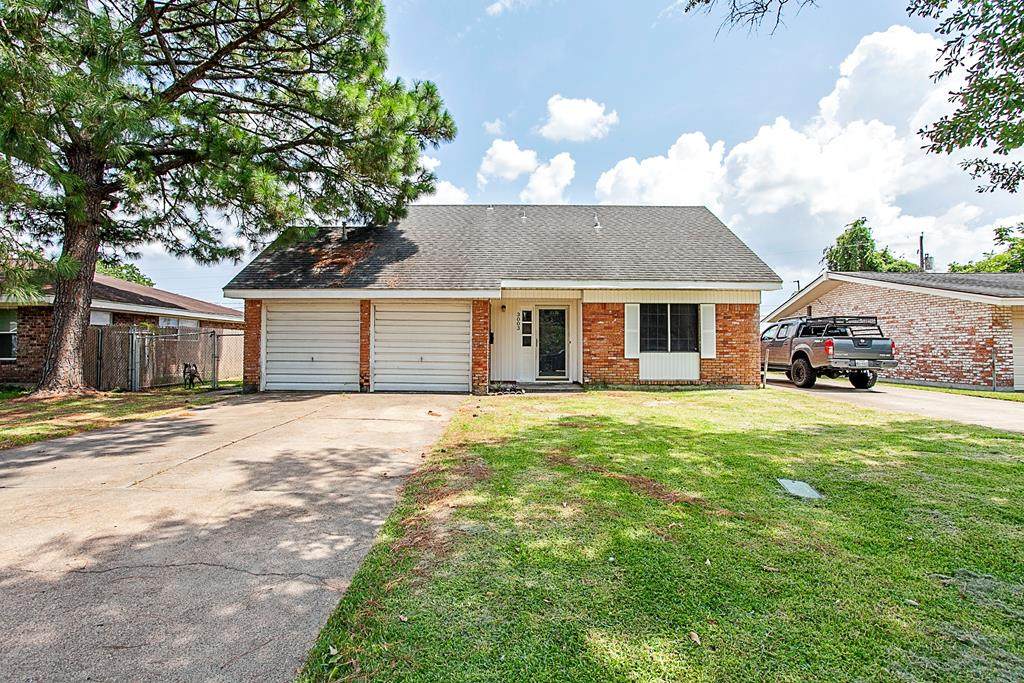 3003 Avenue O - Photo 1