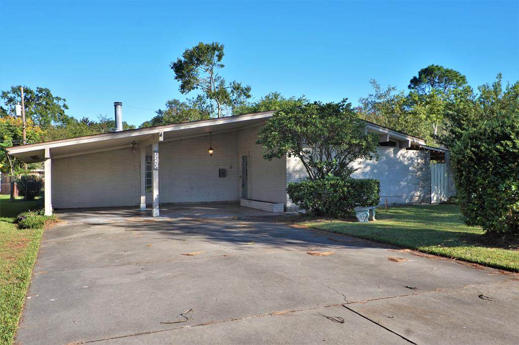 3215 Callaway Dr - Photo 1