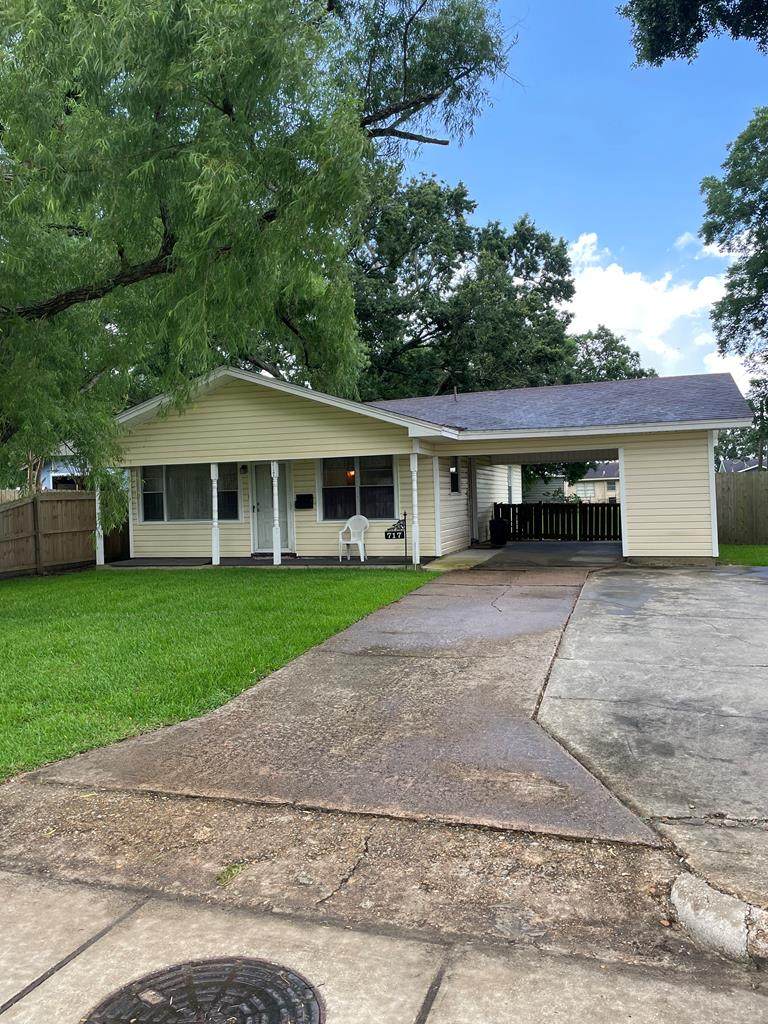 717 Gulf Ave - Photo 1