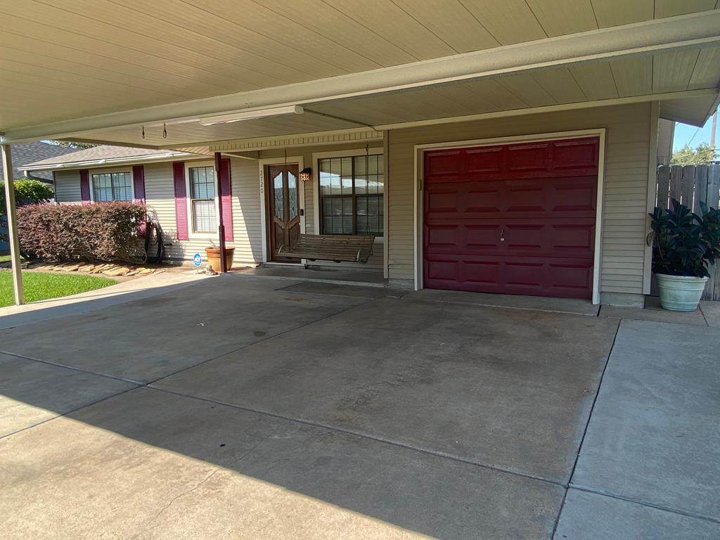 2720 Avenue N - Photo 1
