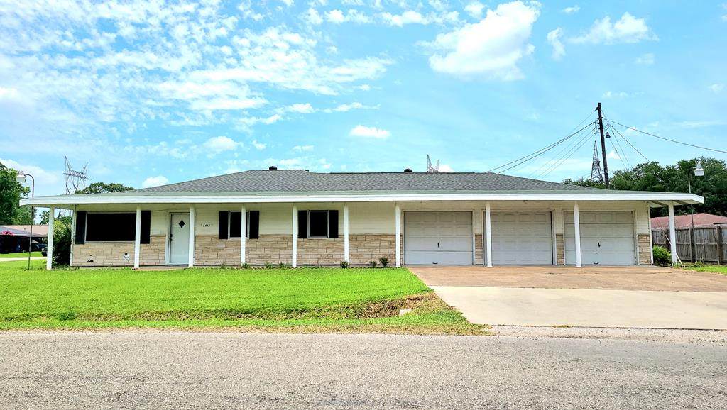 1415 Travis - Photo 1