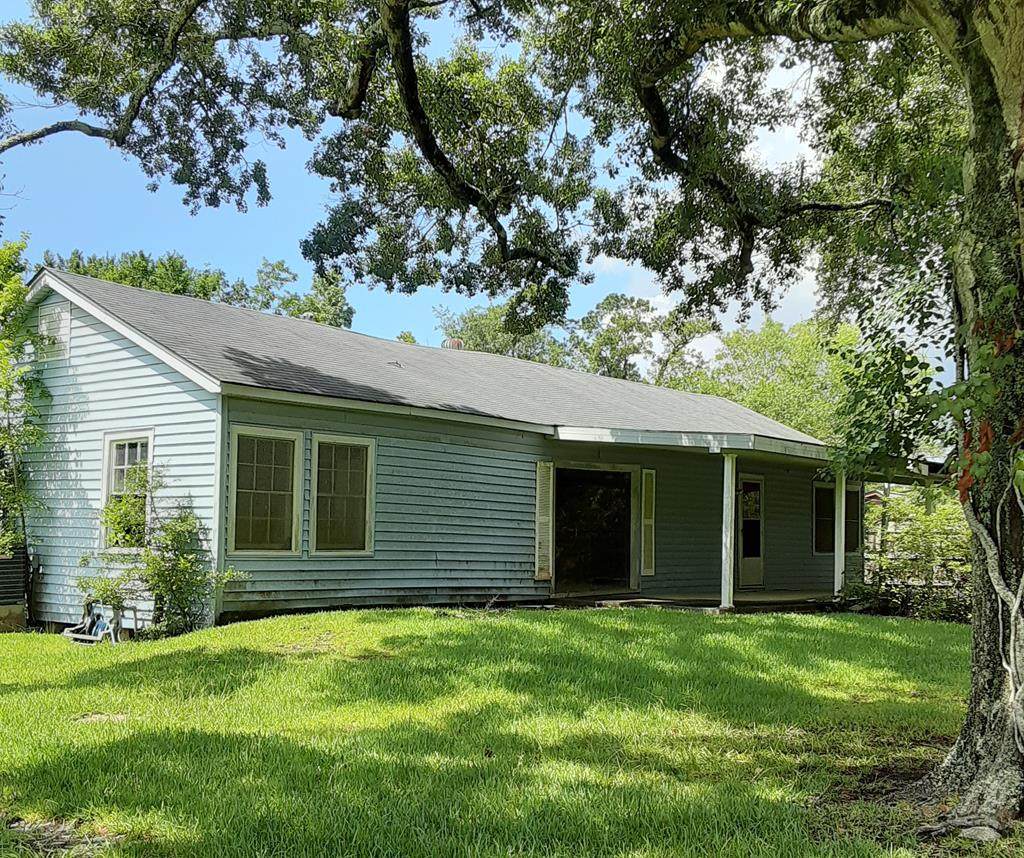 2048 30th St - Photo 1