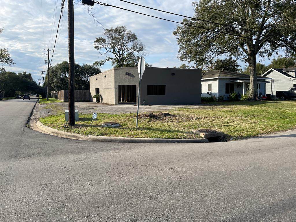 928 Block - Photo 1