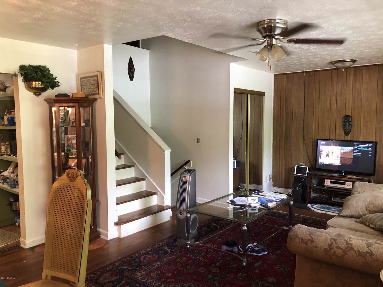 207 Elm St - Photo 1