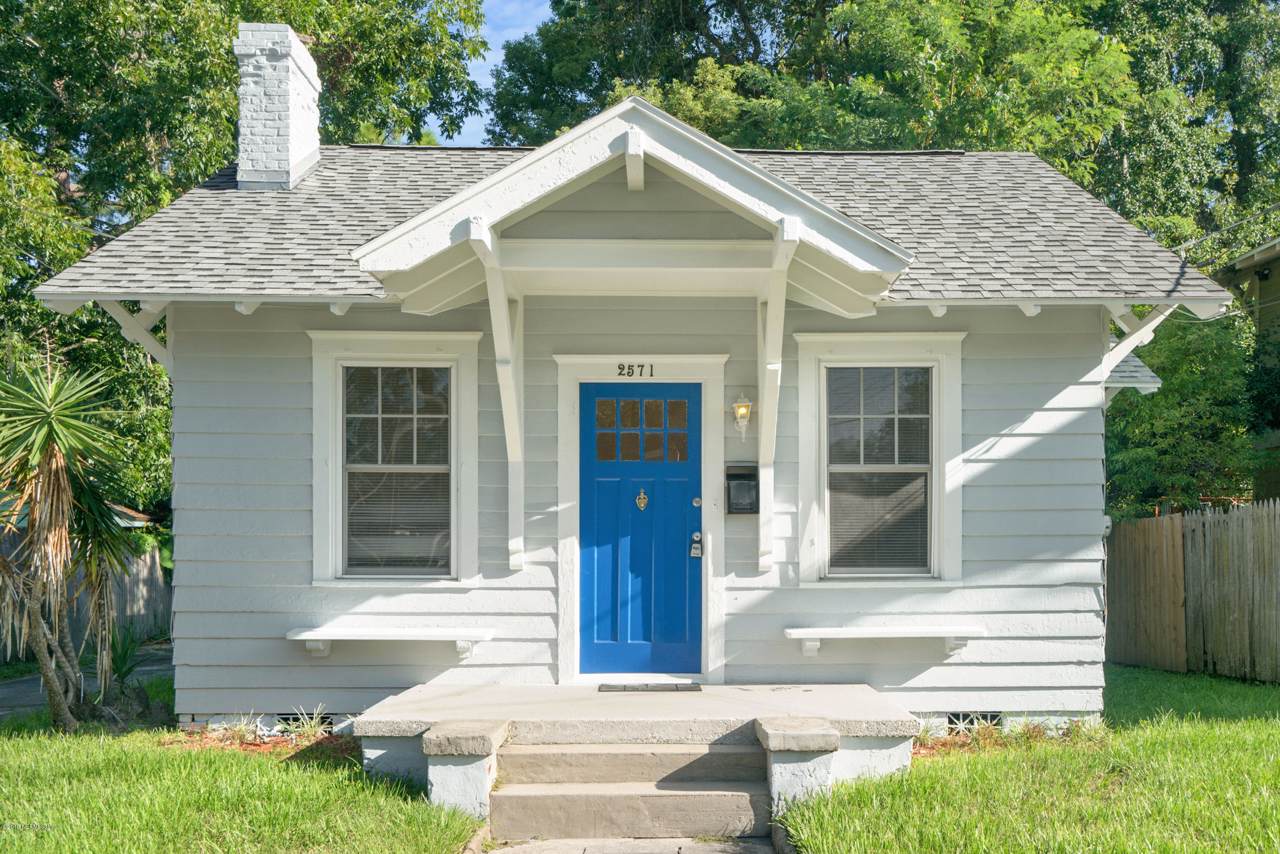 2571 College St - Photo 1