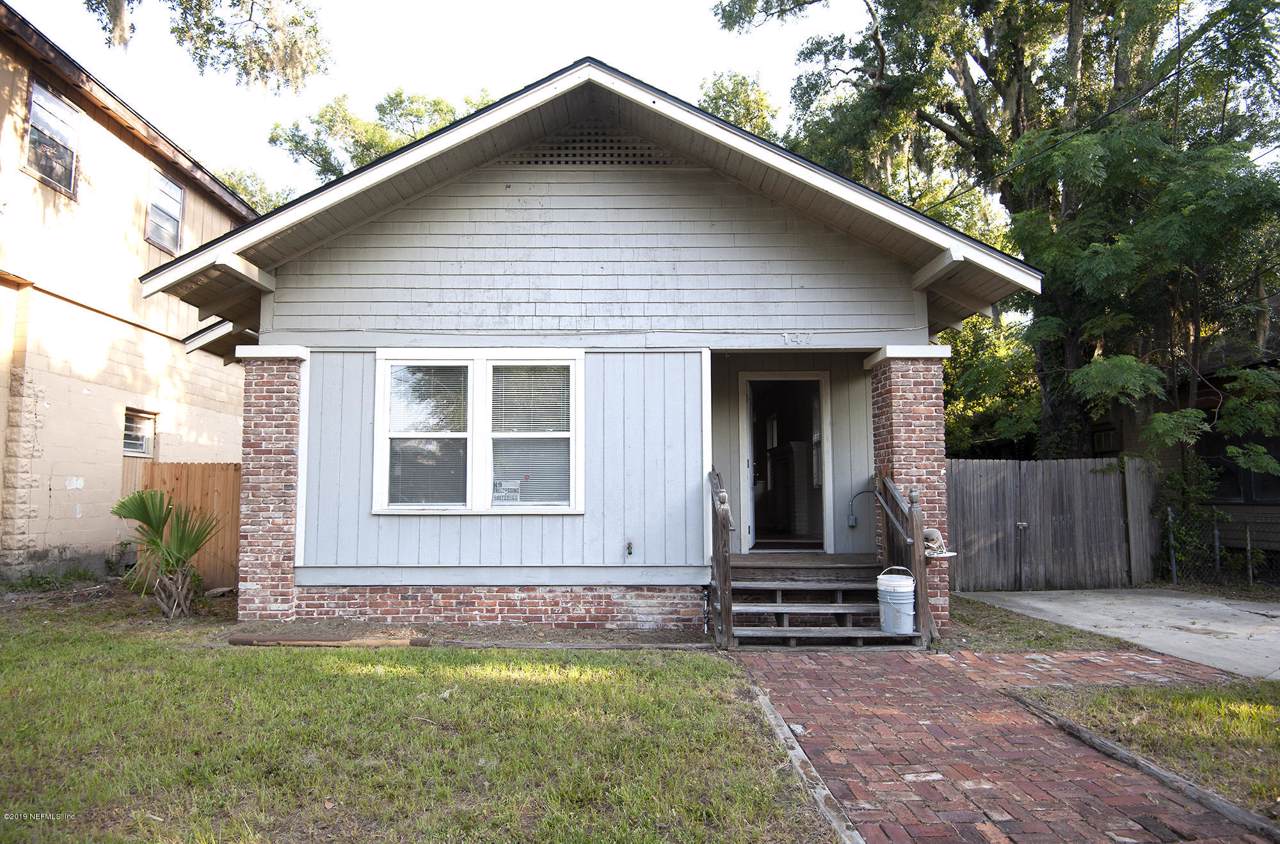 147 16TH St - Photo 1