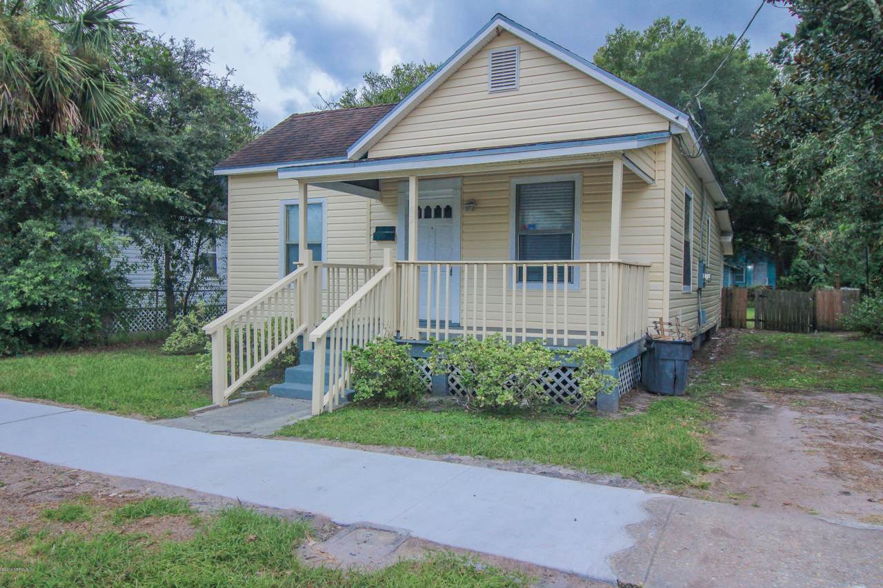 1142 13TH St - Photo 1