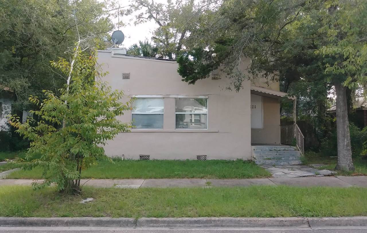 672 Basswood St - Photo 1