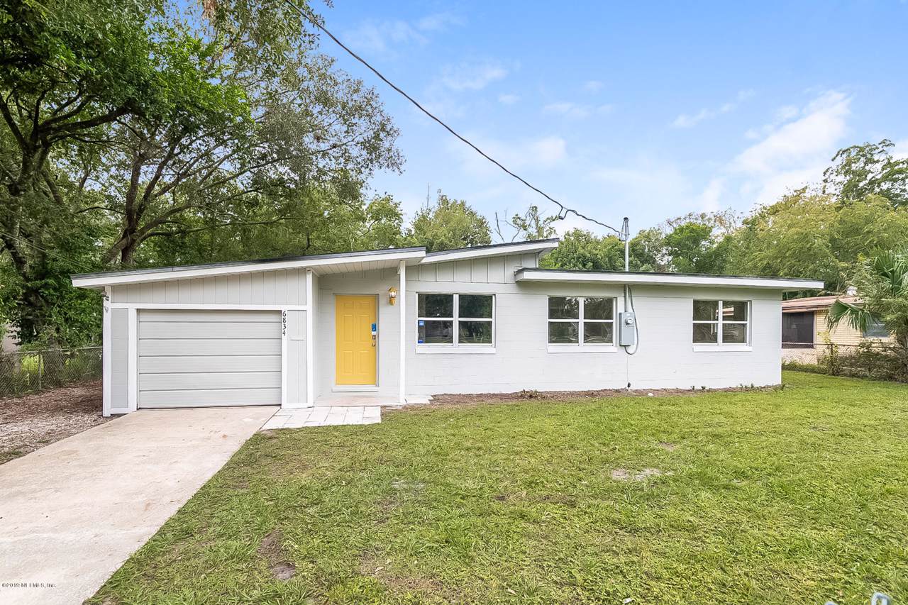 6834 London Bridge Ln - Photo 1