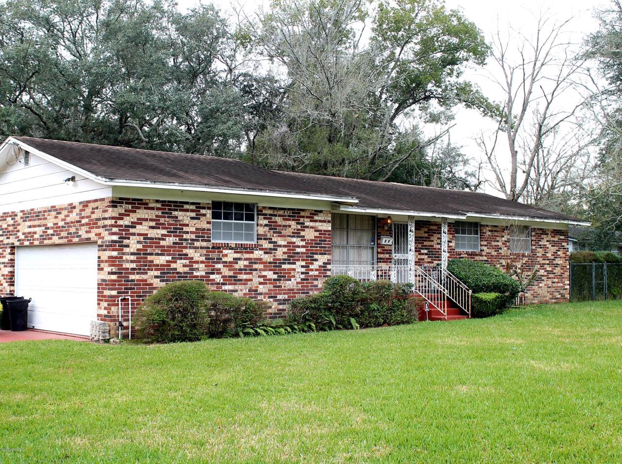 5118 Moncrief Rd - Photo 1